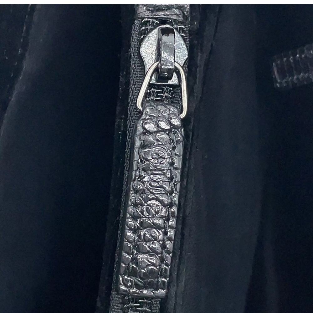 Authentic Vintage Gucci Velvet Tote - Excellent Condition! - Picture 6 of 13